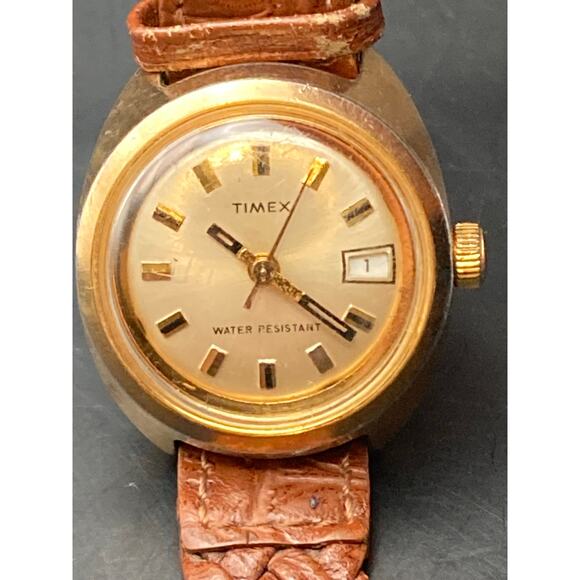 VTG Timex Womens Wind Up Mechanical Watch 28mm with Date Indicator Adjustable - Picture 3 of 11